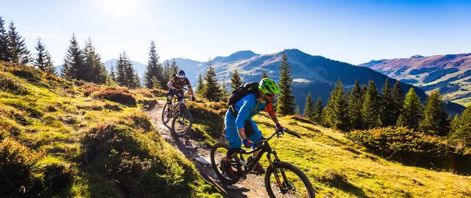Mountainbiker auf den Trails im Glemmtal