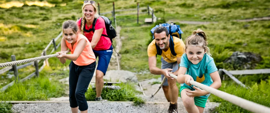 Familienausflug auf einem Erlebnisberg