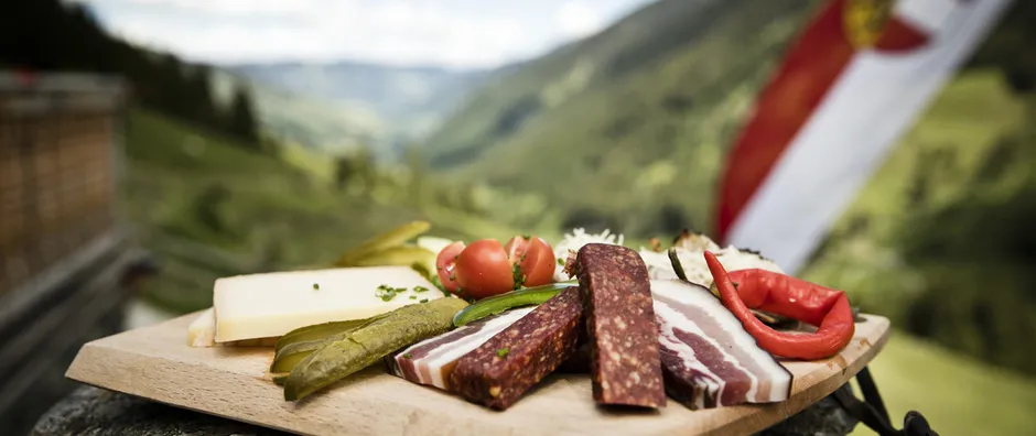 Jause auf einer bewirtschafteten Hütte